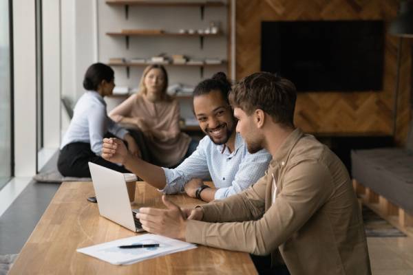 czy staż wlicza się do stażu pracy